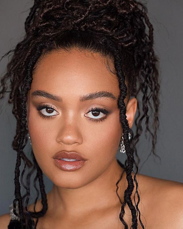 Kiersey Clemons